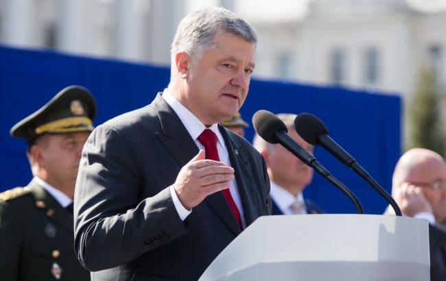 Порошенко назвал лозунг "Слава Украине!" национальным символом