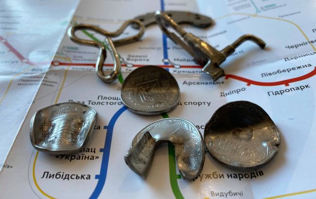 "Банани зупинили ескалатор": в метро розповіли про найбільш курйозні інциденти (фото)