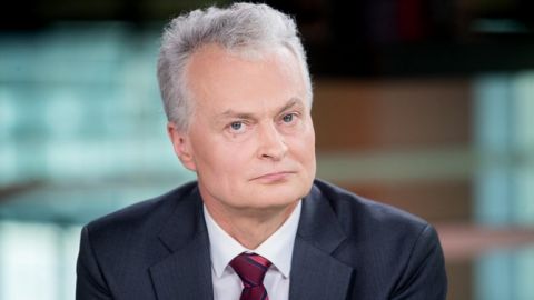 Формула Штайнмайера более благоприятна для России, - президент Литвы