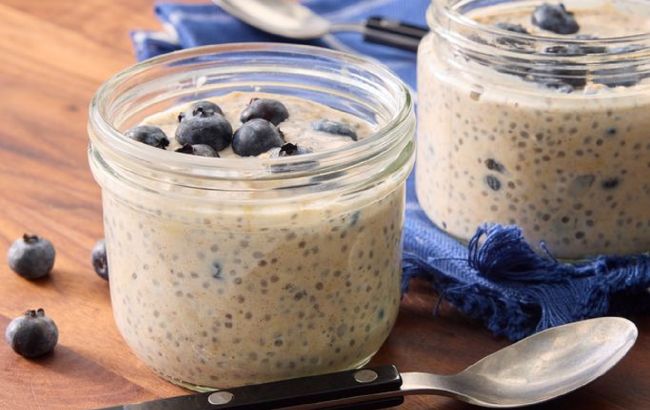 Замочена вівсянка на ніч: чому ця страва стала мегапопулярною серед худнучих та підірвала мережу