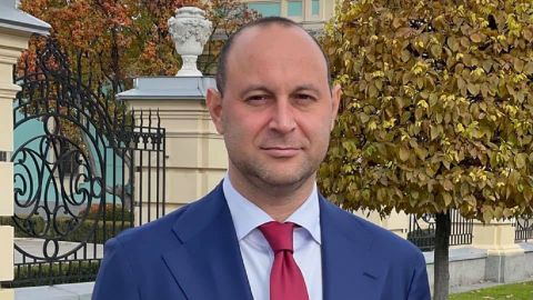 Нардеп заматерился с трибуны в Раде: конфуз попал на видео