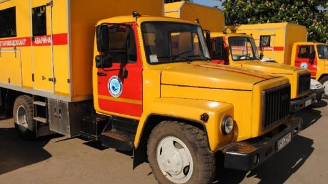 У Харкові загорілася вантажівка комунальників: люди вистрибували з машини на ходу (відео)
