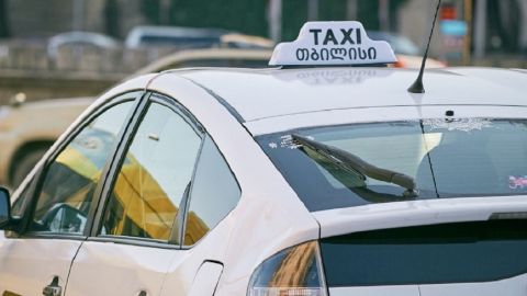 В Грузии суд оправдал таксиста, который эпично проучил российских туристов