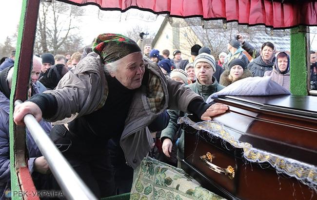 Похорони Ноздровської: під Києвом попрощалися з убитою правозахисницею (фото)