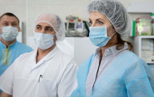 У київській лікарні запрацювали апарати ШВЛ, передані фондом Порошенка