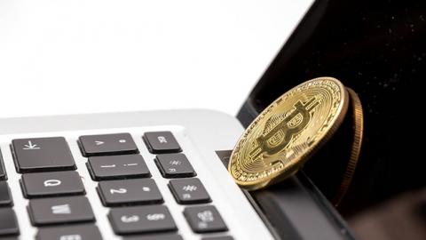 Курс биткоина превысил 10 тысяч долларов за монету