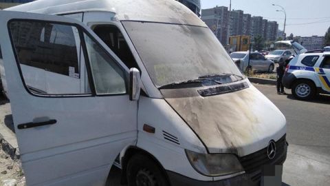 В Киеве неизвестные забросали маршрутки "коктейлями Молотова"