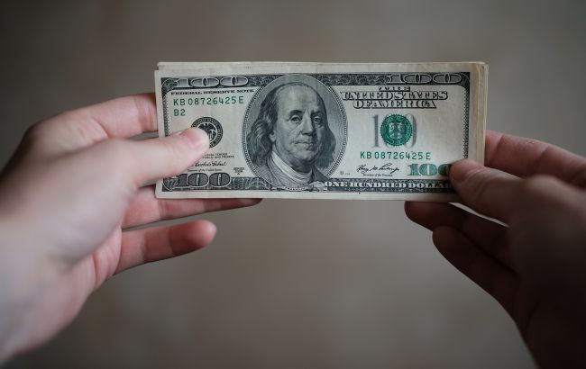 НБУ продал рекордный объем валюты с начала года для поддержки курса гривны