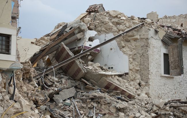 Под Киевом рухнул дом: под завалами оказались люди