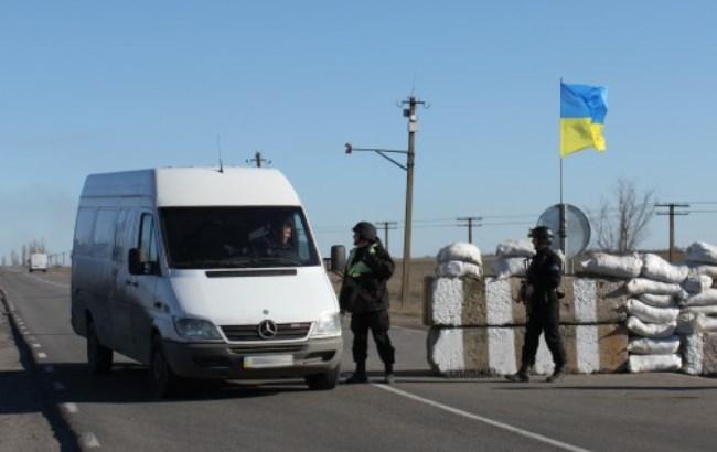 Українські продукти невпинно намагаються провозити в Крим