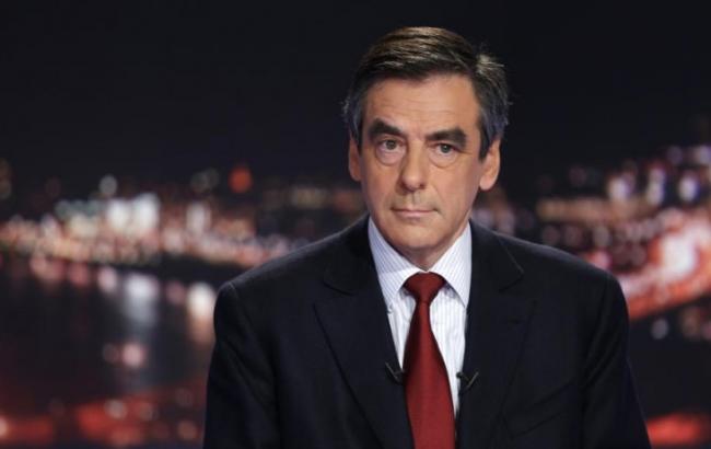 Кандидат в президенти Франції спростував звинувачення прокуратури на адресу своєї дружини