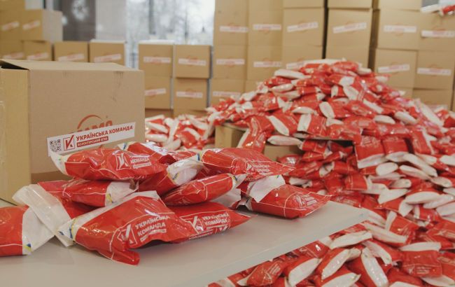 "Українська команда" передала бригаді ім. Чорних запорожців партію наборів для обігріву