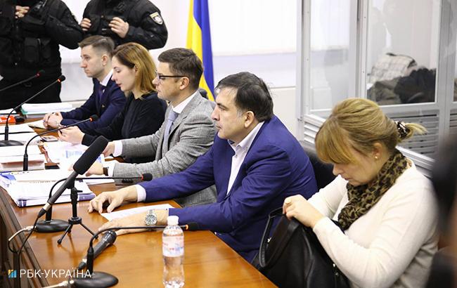 Суд над Саакашвили: под зданием около 50 сторонников политика