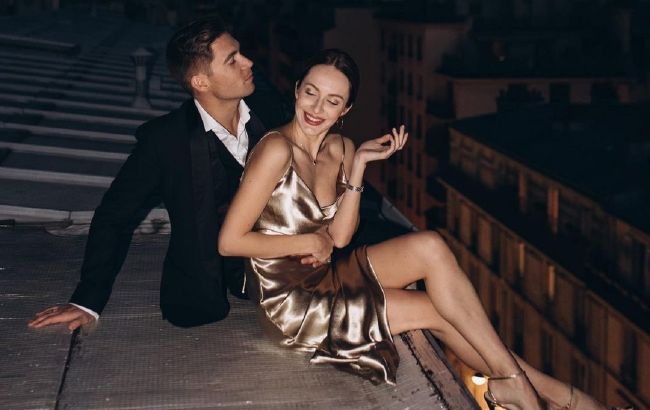 Влюбленные на крыше: Владимир Остапчук с женой устроили романтический фотосет в Париже