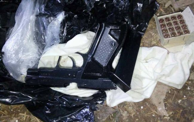 В Донецкой области полиция обнаружила тайник с оружием