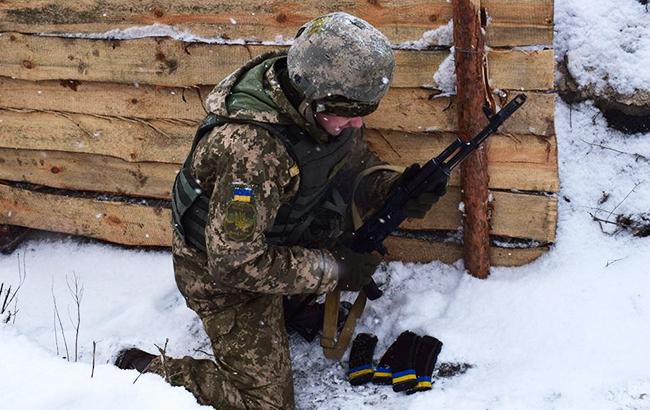 В зоне АТО за сутки погиб один украинский военный, - штаб