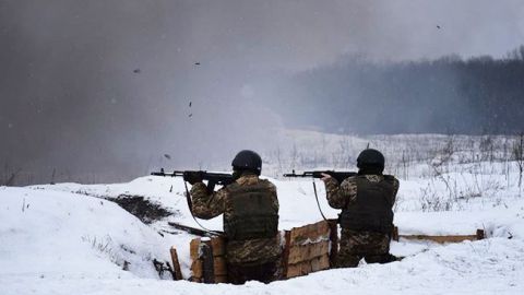 На Донбассе ранен украинский военный