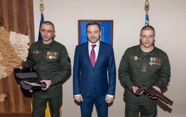 Наградные пистолеты Кивы вручили офицерам Нацгвардии