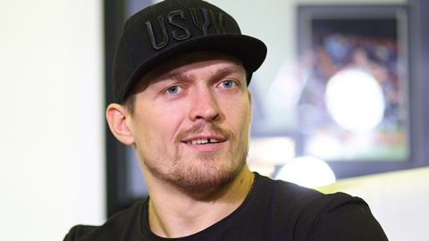 Усик написав мотивуючий вірш про любов і страх