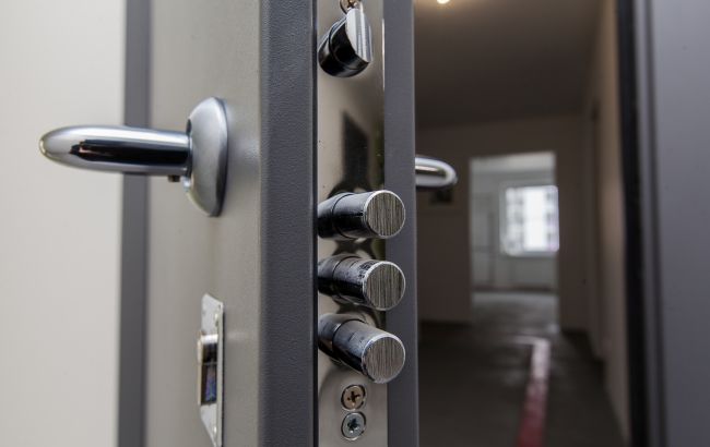 Як подбати про безпеку оселі перед поїздкою: поради від поліції