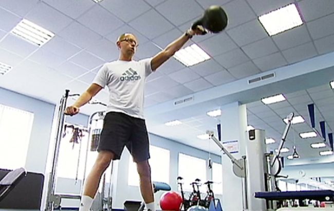 Яценюк поручил закупить оборудование для гимнастов на 17 млн грн