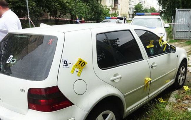 В Киеве двое мужчин устроили стрельбу по автомобилю