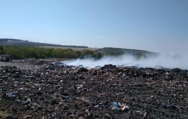 У Харківській області горить полігон твердих побутових відходів
