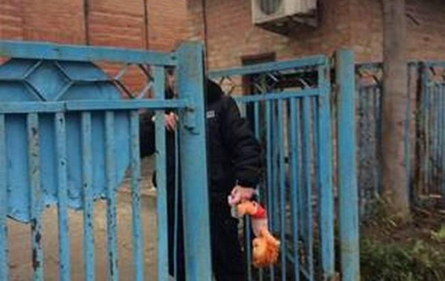 В Запорожье избили бойца АТО, который принес куклу к церкви УПЦ МП