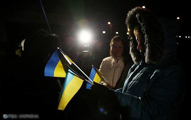 Просять борщу: звільнені на Донбасі полонені вперше телефонують батькам