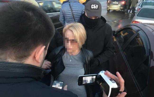 Объявлено о подозрении чиновнице, получившей в Киеве взятку в виде автомобиля