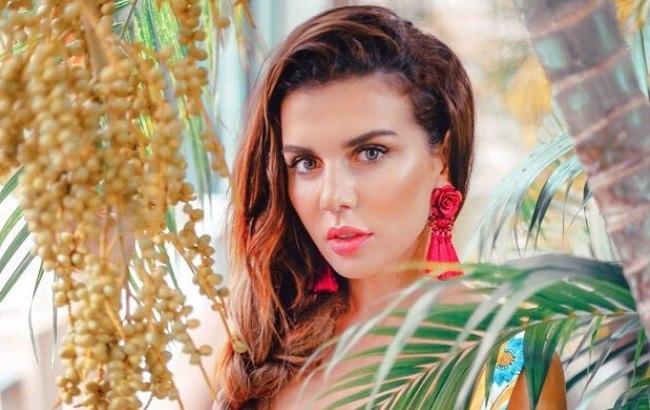 Дженіфер Лопес нервово курить: Седокова показала, як відпочиває в Туреччині