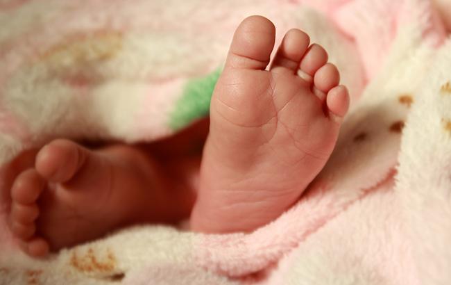 Во Львовской области мать оставила младенца во дворе больницы: стали известны новые подробности