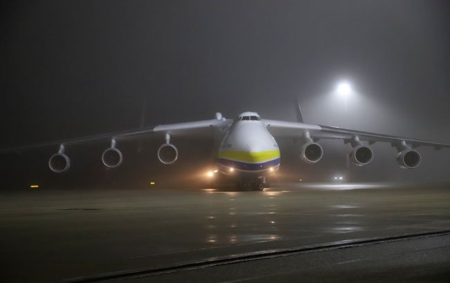 Нулевая видимость. Появилось впечатляющее видео посадки самолета "Мрия" в сильный туман