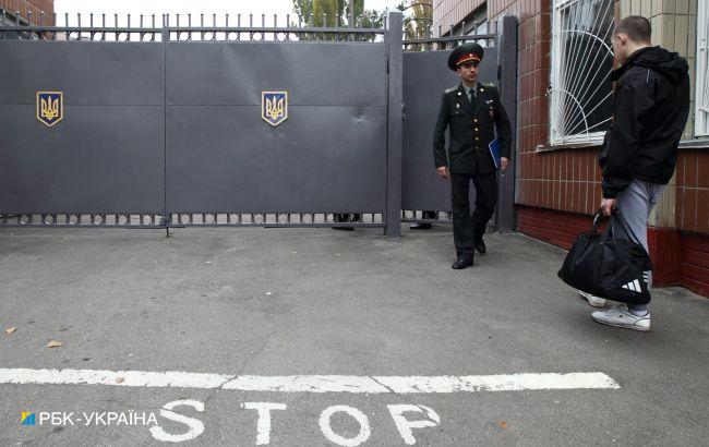 В Ивано-Франковске суд разрешил парню не служить в армии из-за религиозных убеждений