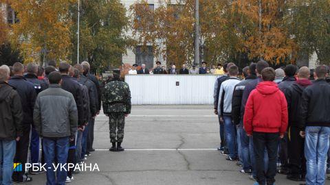 Большинство украинцев против военного положения в ответ на наращивание Россией войск