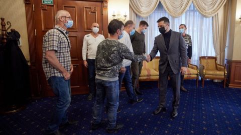 Освобожденный из пиратского плена экипаж судна Stevia вернулся в Украину