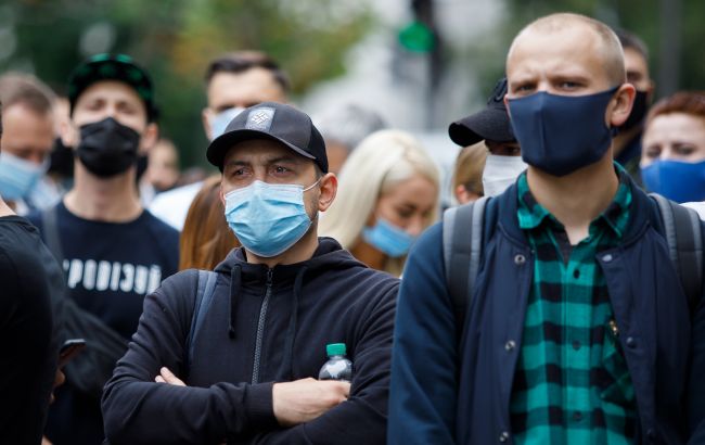 Дистанція та дезінфекція: як проголосувати на місцевих виборах в Україні