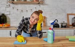 Усі забувають прибрати це місце на кухні: саме там накопичується найбільше бруду