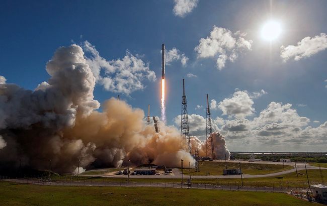 SpaceX успішно запустила ракету з рекордною кількістю супутників