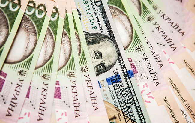 НБУ значительно снизил справочный курс доллара
