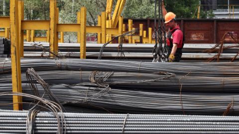 Промпроизводство в Украине продолжает сокращаться