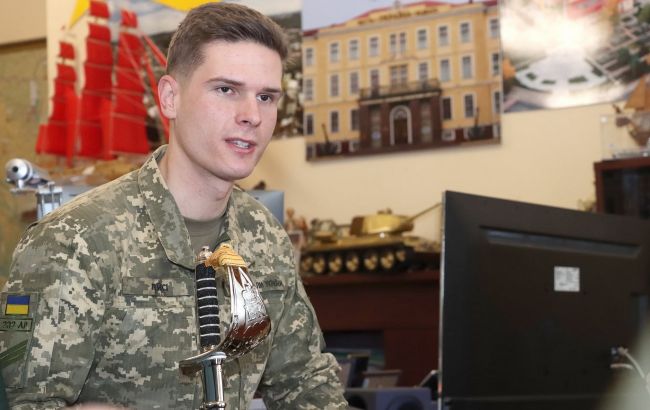 Українець, який став найкращим іноземним студентом військової академії Британії, повернувся додому