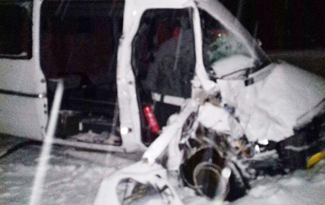 Под Сумами автобус столкнулся со снегоуборочным трактором, есть пострадавшие