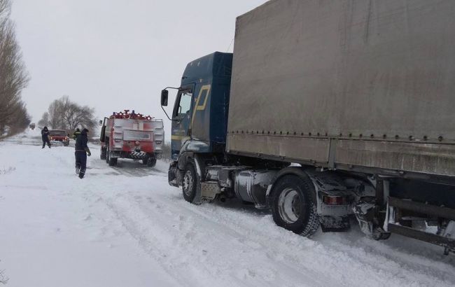 В Николаевской области ограничен въезд и выезд грузовиков