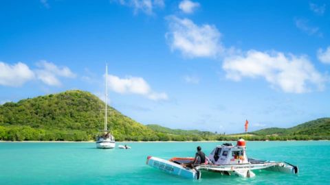 "Сила ветра": путешественник самостоятельно пересек Атлантику на необычной лодке