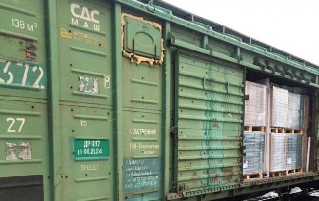 Прикордонники виявили 30 тисяч пачок контрабандних сигарет. За документами був ламінат