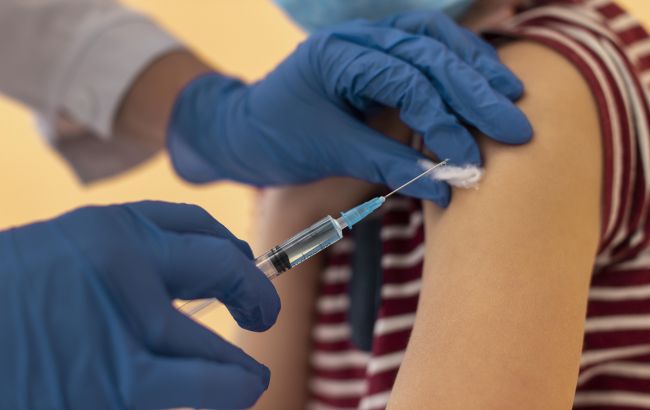 У Британії рекомендували масову вакцинацію дітей 5-11 років
