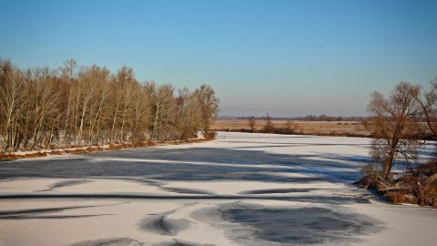 Льодяна краса Десни. Фотограф показав видовищні кадри зимової локації на Чернігівщині