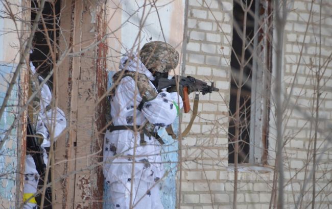 Боевики на Донбассе из пулеметов обстреляли позиции ООС возле Луганского