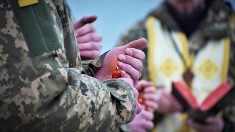 "Відомий як Падре": як АТОвець-капелан відрікся від Московського патріархату і став допомагати бійцям
